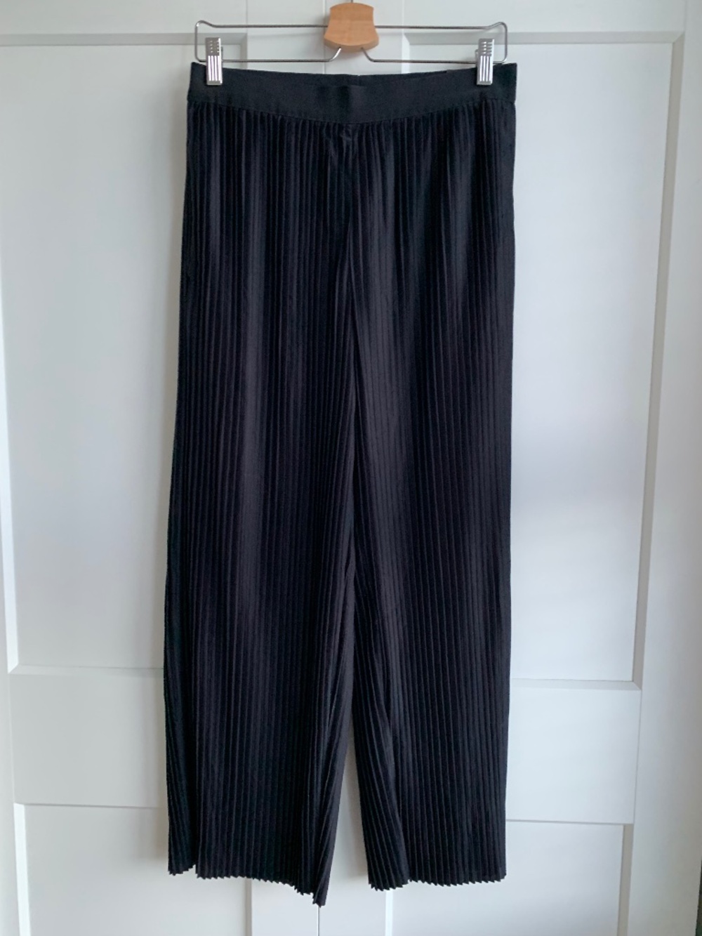 COS Pleated Trouser Size M in black
